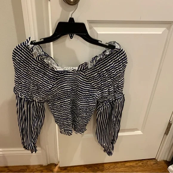 NWT ZARA crop blouse. Sz Medium. This is gorgeous. Tags on - Picture 12 of 16